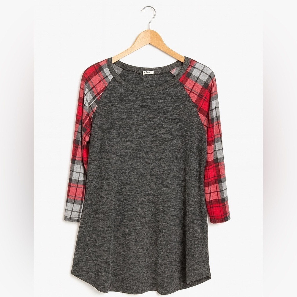 Egy Women’s size medium gray and red plaid long sleeved tunic dress.